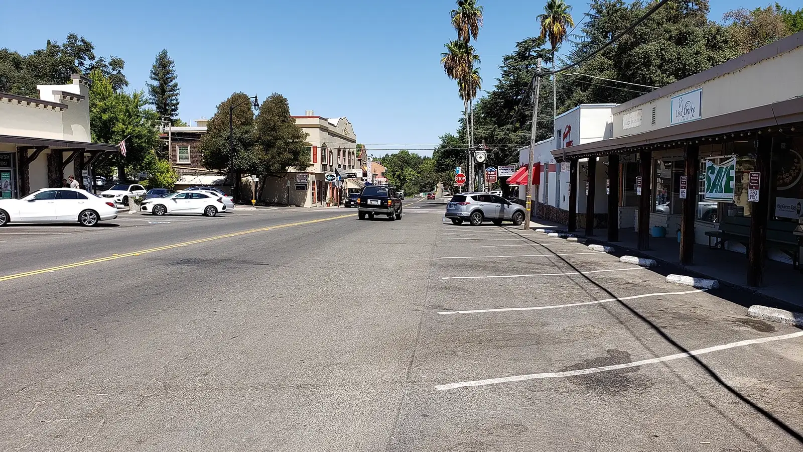 Fair Oaks Boulevard through Fair Oaks Village